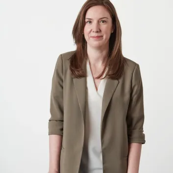 Portrait of Karen, who lives with RRMS.